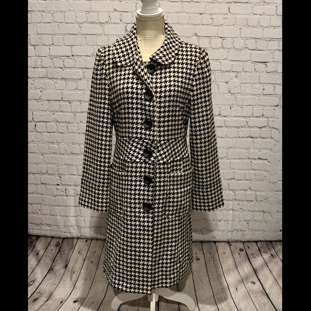 Coffee Shop Xtreme Air - Black & White Houndstooth Coat